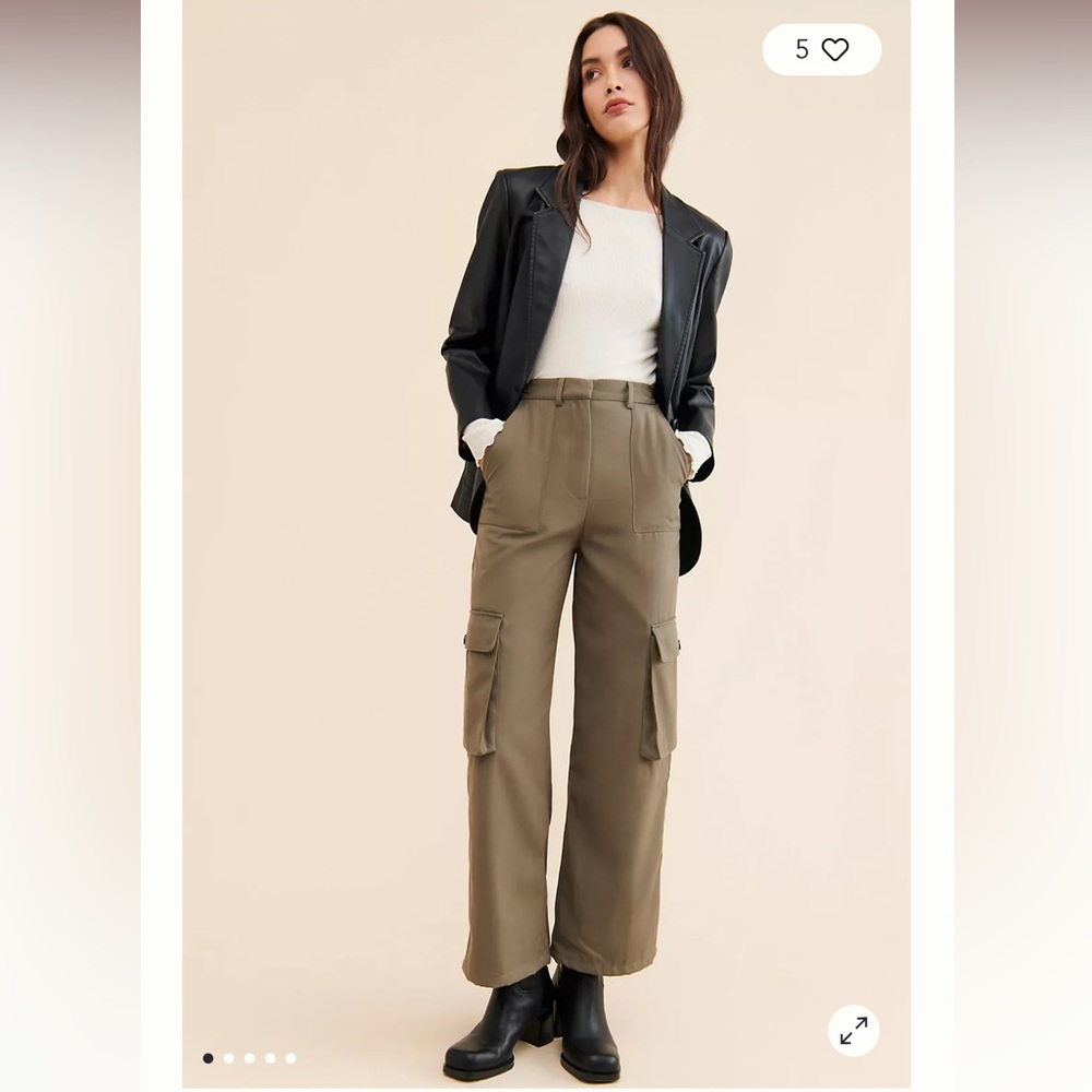 Moon River Buckle Cargo Pants in Grey